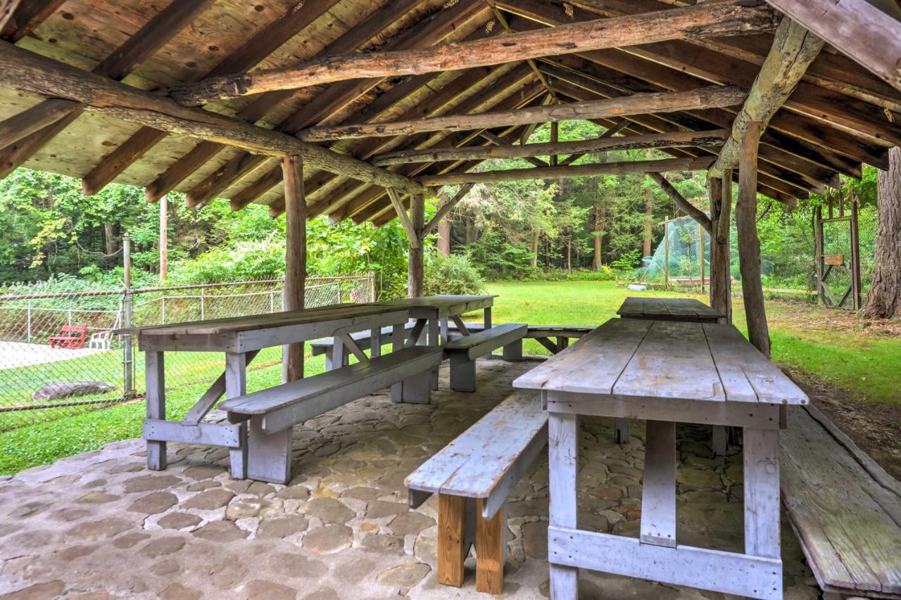 Pet-Friendly Pennsylvania Vacation Rental With Pool! Laughlintown Eksteriør bilde